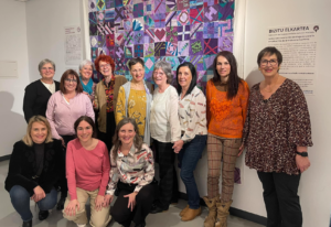 Creación de una colcha solidaria junto a Bizitu Elkartea.