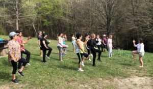 Mujeres de la Asociación Erabide practicando Chi Kung