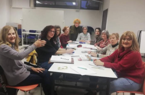 Varias mujeres de Erabide participan en el taller de escritura creativa